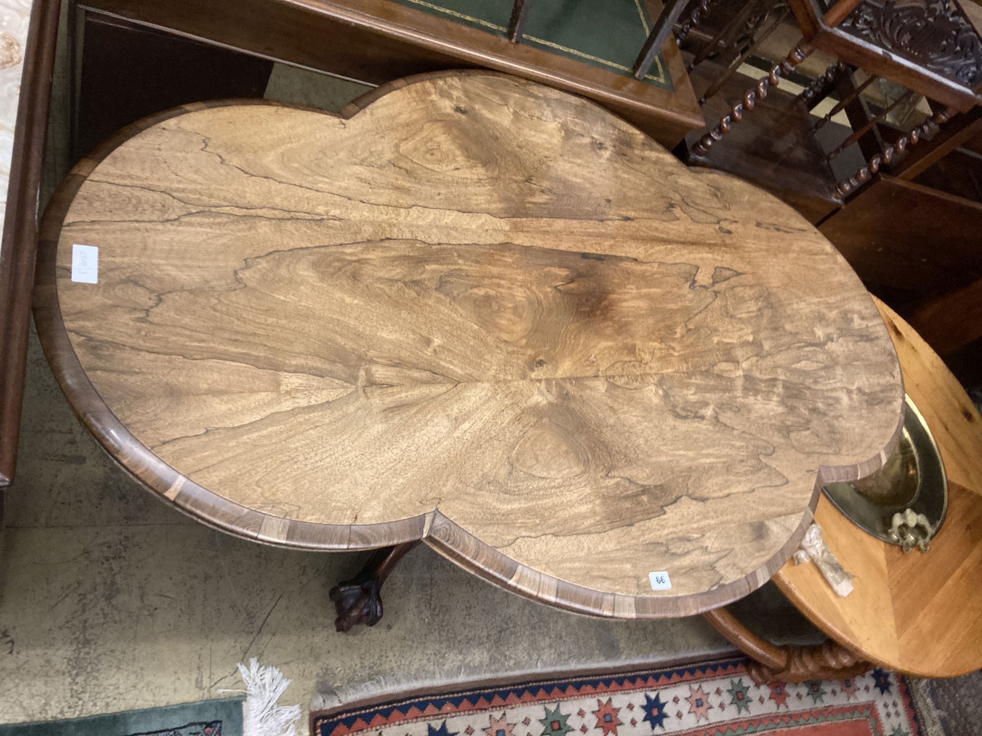 A Victorian shaped oval rosewood loo table, width 150cm depth 98cm height 72cm